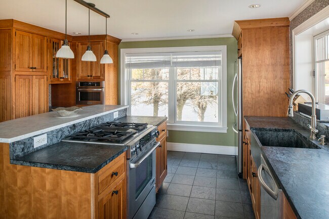 Building Photo - 7 Point Rd