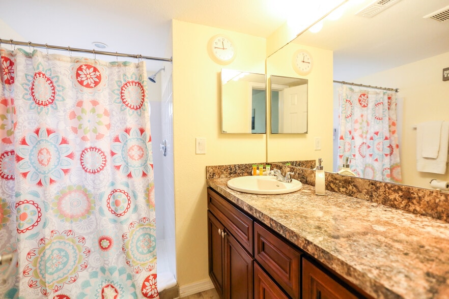 Building Photo - 2489 Sweetwater Club Cir