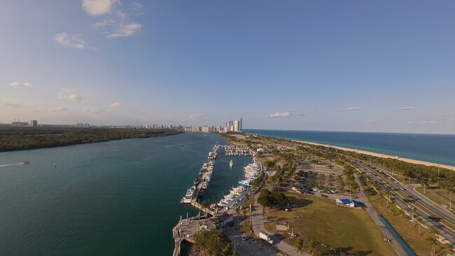 Building Photo - 18021 Biscayne Blvd