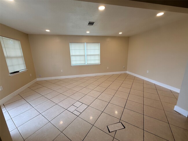 Building Photo - 2330 Hillshire Dr