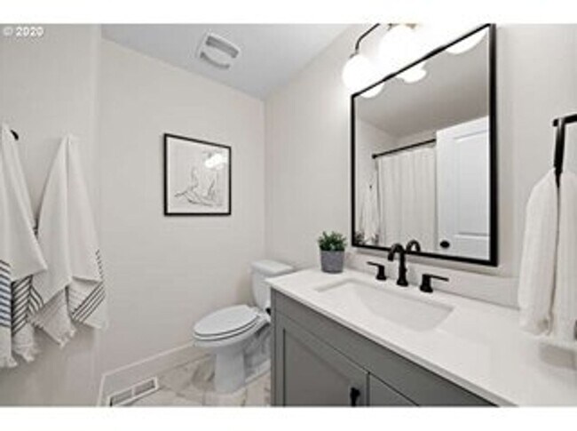 Building Photo - 3bd 2ba in quiet cul de sac Lake Oswego