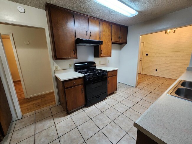 Building Photo - 6909 Cooper Ln