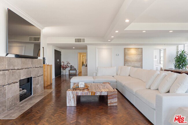 Building Photo - 10590 Wilshire Blvd