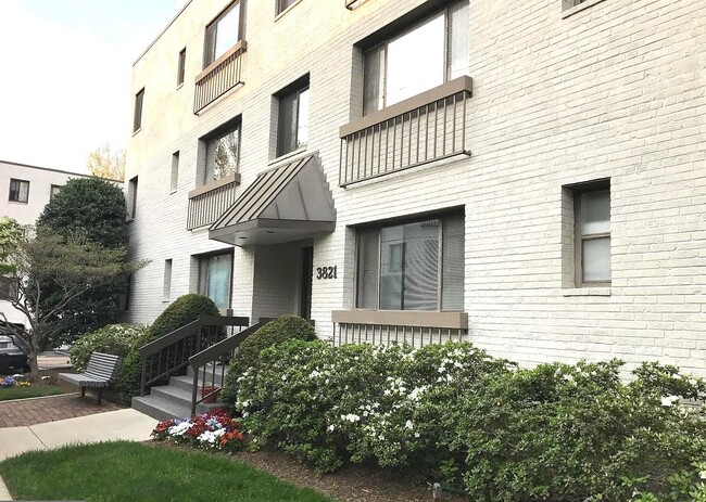 Building Photo - 3821 Davis Pl NW