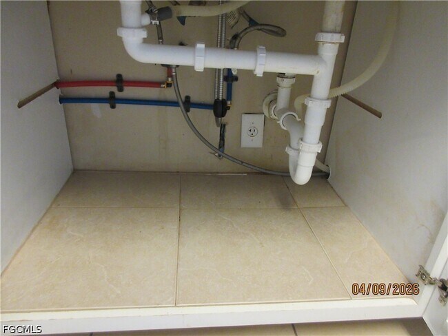 Building Photo - 1218 NE 8th Terrace