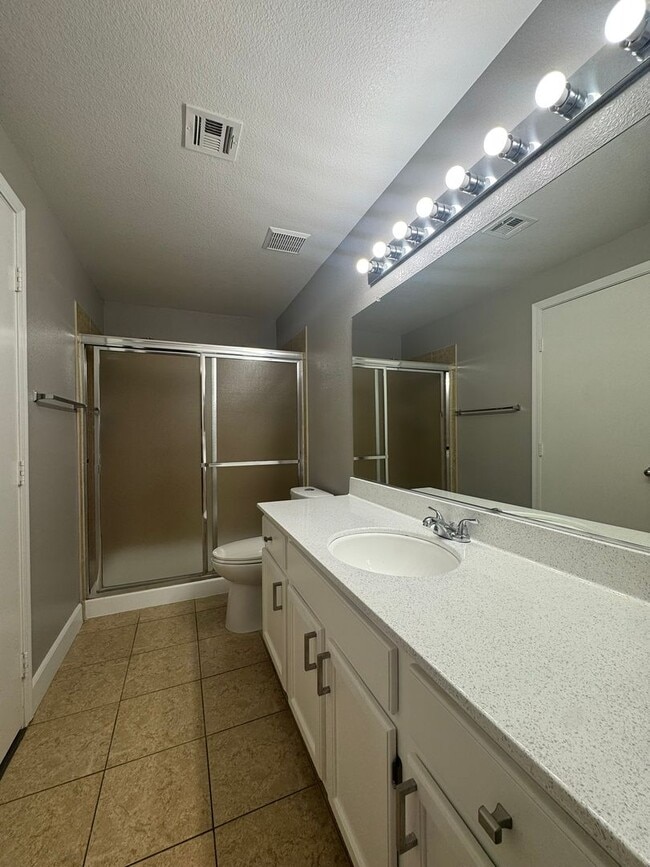 Building Photo - Beautifully Renovated 2 Bed Single Story Home