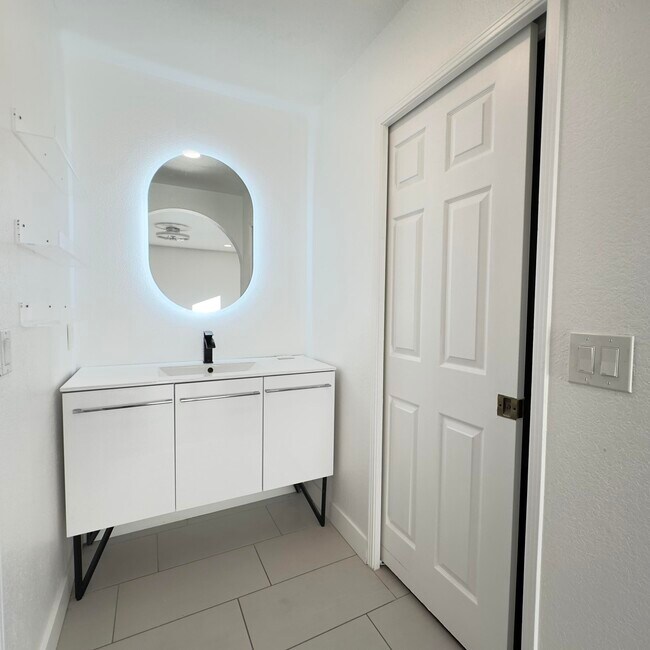 Building Photo - 27131 Shadowcrest Ln