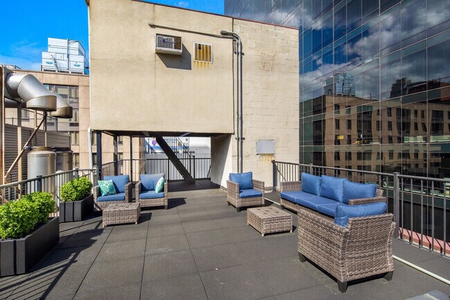 Building Photo - 1114 1st Ave