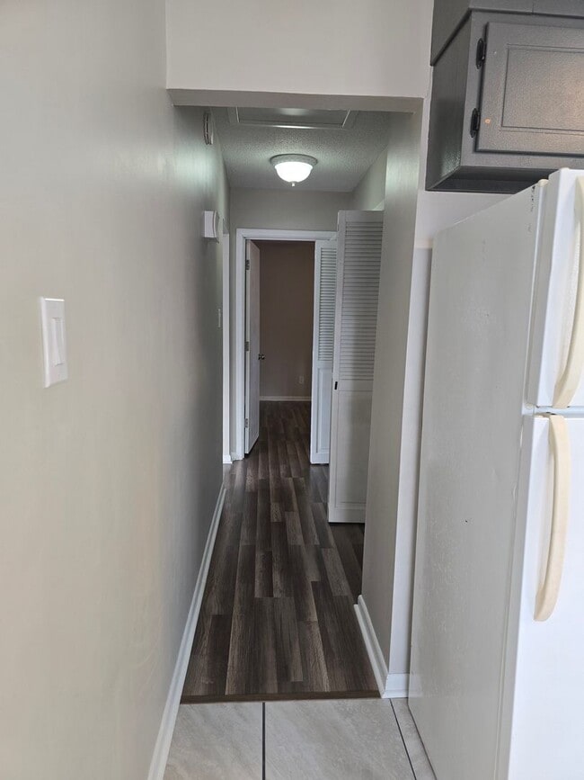 Building Photo - New Listing!!