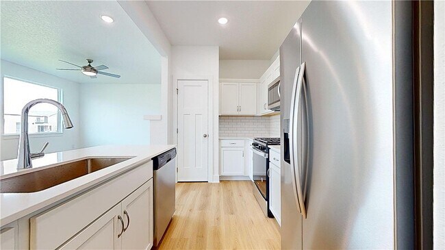 Building Photo - 720 SE Booth Ave