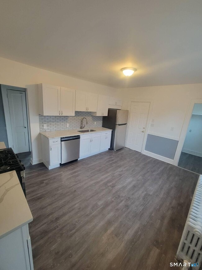 Building Photo - 117 Tudor St