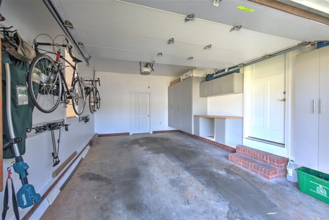 Building Photo - 3 Bed, 2 Bath Home Near Downtown Greenvill...