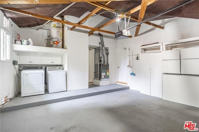 Building Photo - 3720 Ventura Canyon Ave