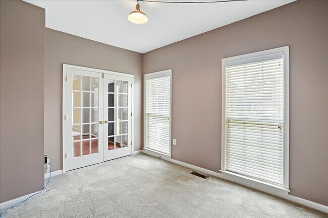Building Photo - 319 Morlyn Dr