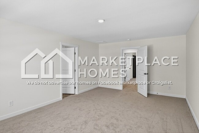 Building Photo - 3220 Highline Dr