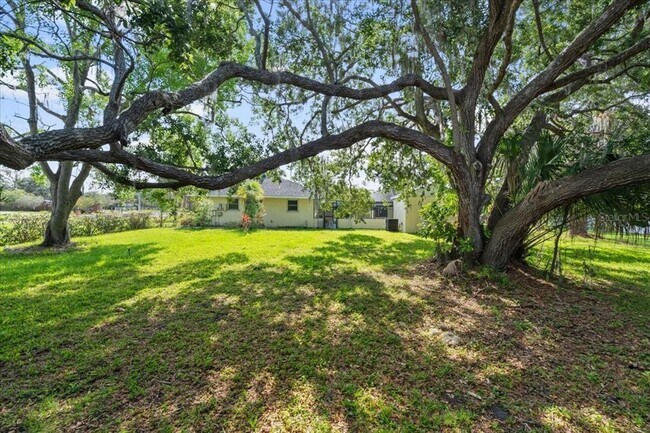 Building Photo - 903 Tomahawk Trail