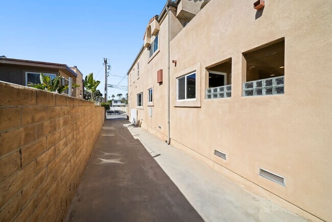 Building Photo - 3464 Carlsbad Blvd