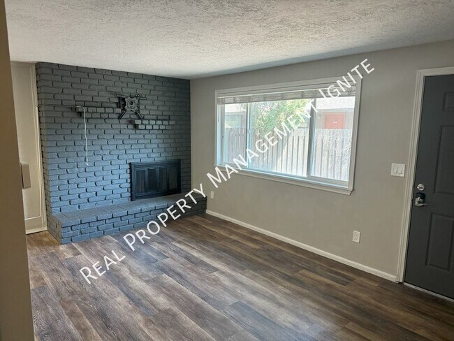 Building Photo - 454 NE Thurston Ave