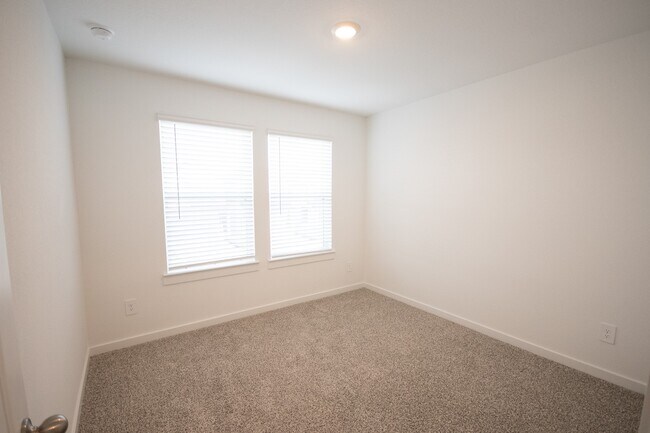 Building Photo - 10217 Berkeley Spgs Trl