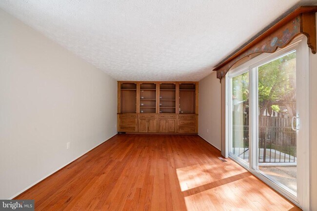 Building Photo - 1103 Burwick Dr