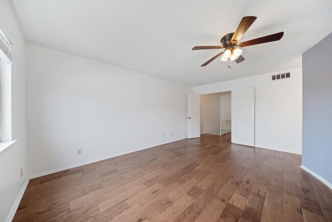 Building Photo - 10958 Crown Pk Ln