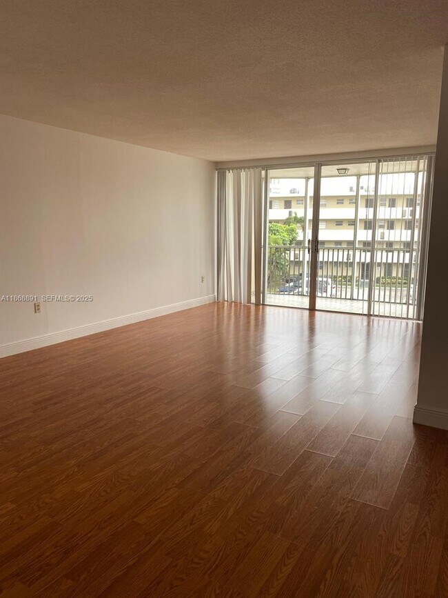 Building Photo - 1710 NE 191st St