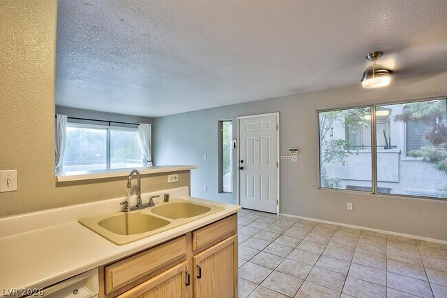 Building Photo - 3128 Tarpon