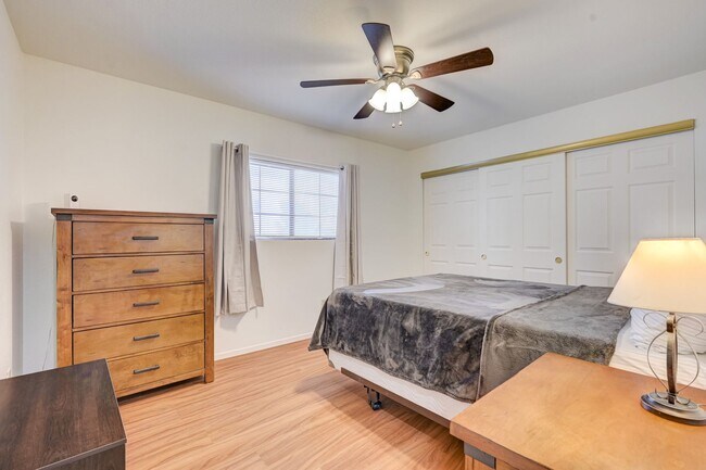 Building Photo - Move-In Ready Condo Near Summerlin!