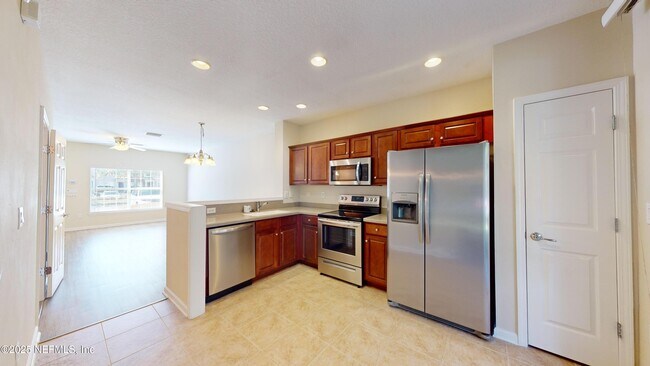 Building Photo - 8127 Summer Palm Ct