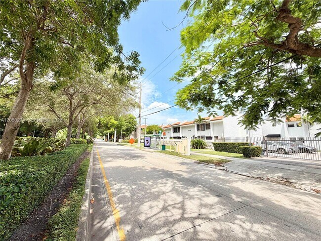 Building Photo - 1990 Brickell Ave