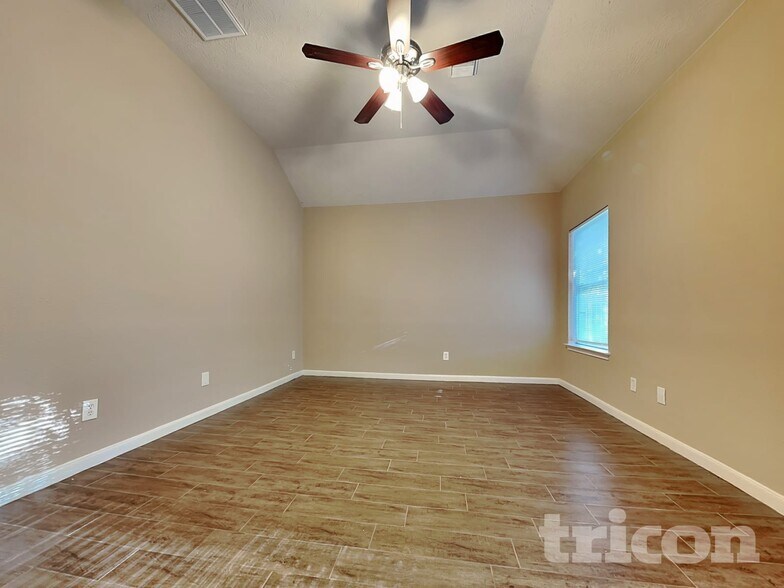 Building Photo - 25303 Laurel Green St