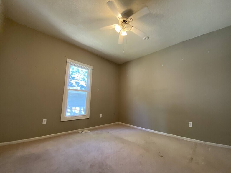Building Photo - 409 2nd St