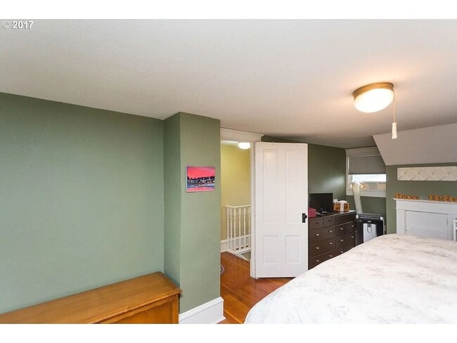 Building Photo - Beautiful 1898 Country Home