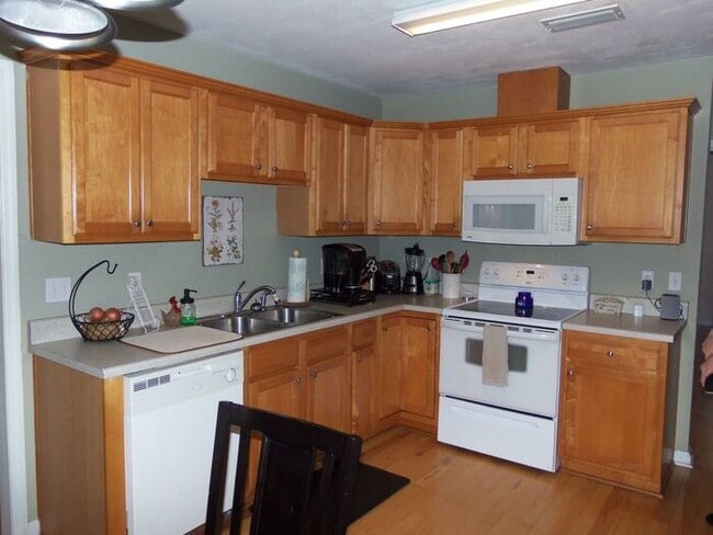 Building Photo - 3bedrooms 2baths 2 car garage in Centervil...