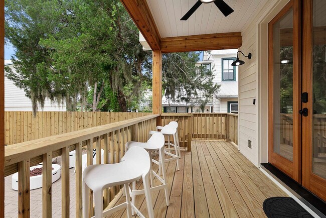 Building Photo - 30 W Castillo Dr