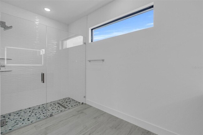 Building Photo - 15401 Aqua Cir