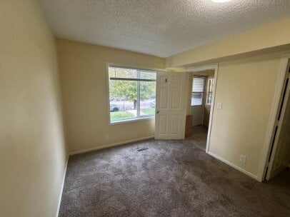 Building Photo - "Charming 5-Bed Home on Grand Ave: Spacious Living with 2.5 Baths in Heart of St. Paul!"