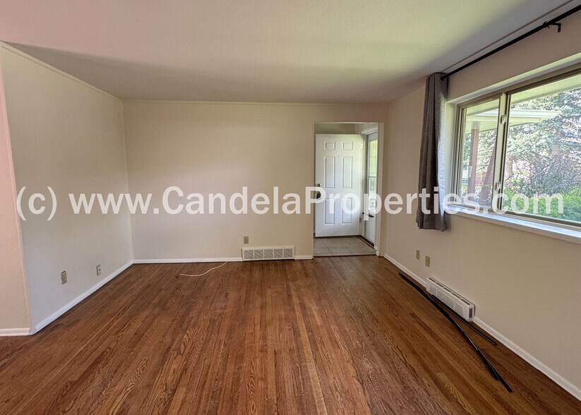 Building Photo - 1021 Adams Dr