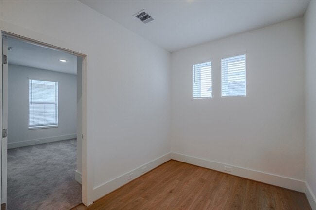 Building Photo - 7609 Victory Reserve St