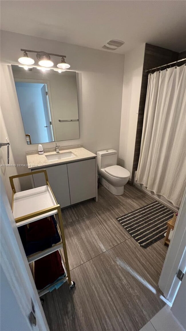 Building Photo - 1010 Brickell Ave