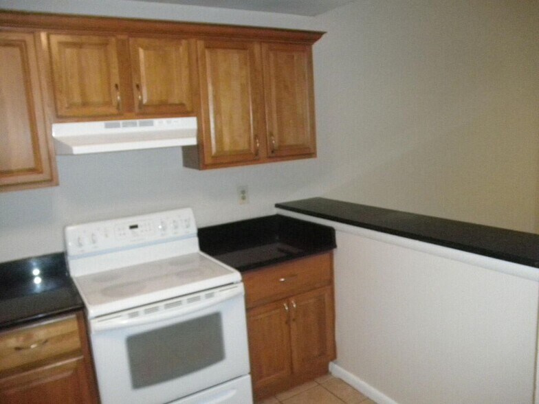 Building Photo - 4950 Cherry Rd