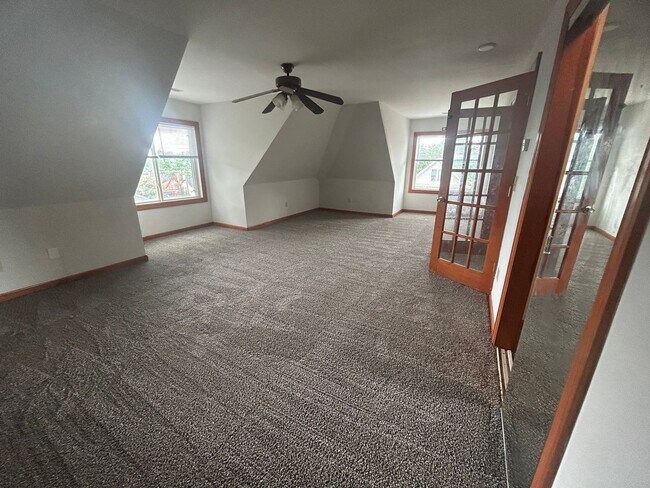 Building Photo - CHEVIOT- 4 Bedroom, 2 full Bathroom Specta...
