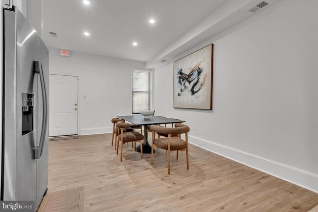 Building Photo - 915 5th St NW