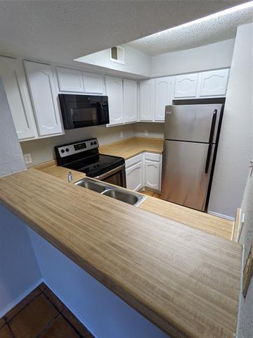 Building Photo - 3101 Sondra Dr