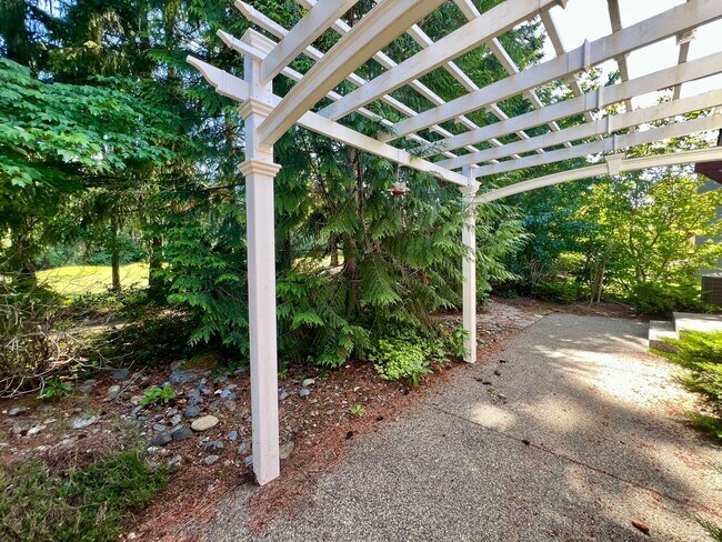 Building Photo - PENDING APPLICATION; Spacious Home on Golf Course  - All Bedrooms En Suite