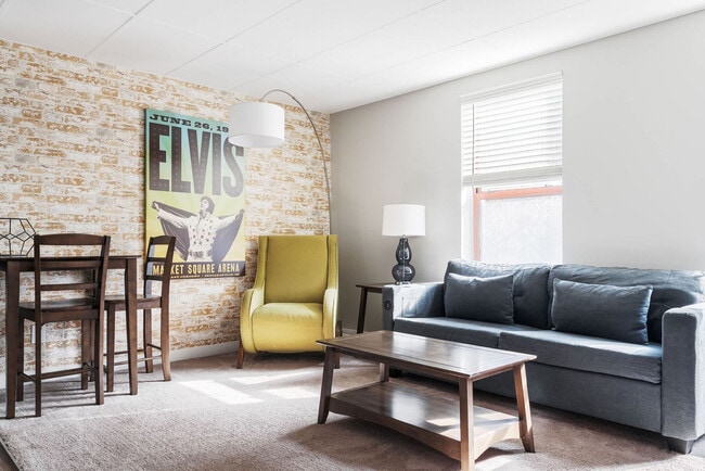 Building Photo - 615 N East St