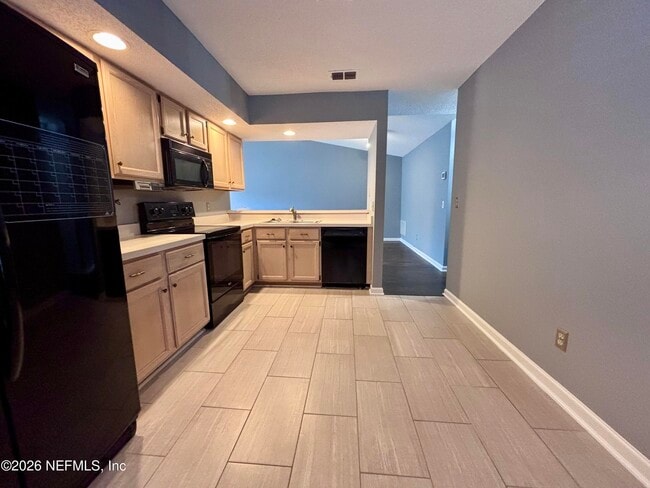 Building Photo - 7866 Aquarius Cir S