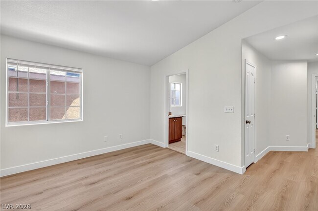 Building Photo - 3021 Aloha Ave
