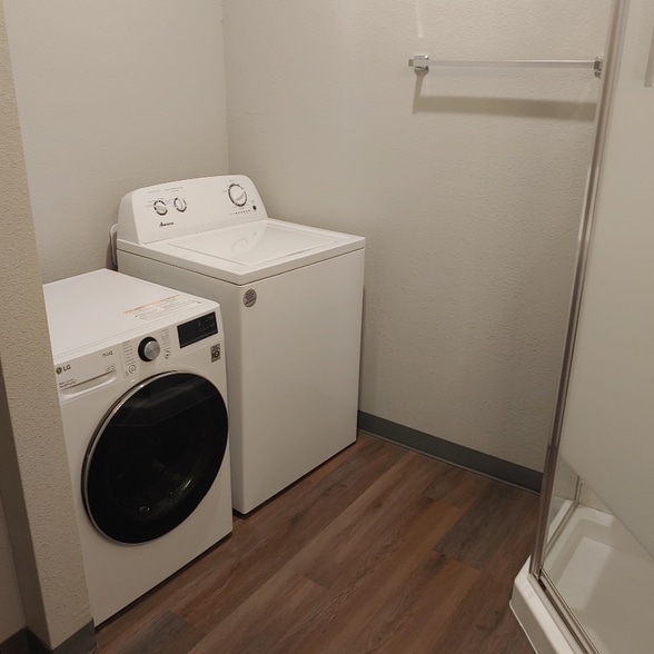 Building Photo - 1520 E Berry St