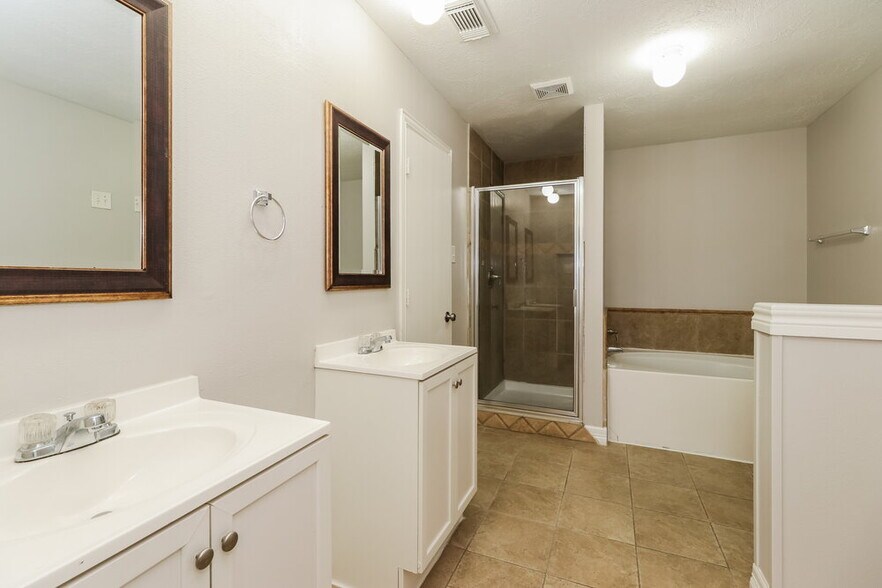 Building Photo - 3035 Cinnamon Glen Dr